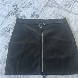 Chic Black Mini Skirt with Ring Zipper